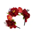 Primer plano detallado de una diadema floral roja hecha a mano con mariposas - Rojo