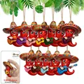 Vue détaillée de 12 pendentifs piment mexicain montrant l'épaisseur de 0,3 cm et cordes - Lot de 12