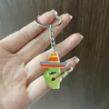 Dettaglio di un vivace portachiavi a cactus in acrilico con sombrero messicano e chitarra - Cactus Chitarra
