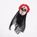 Dettaglio maschera messicana Giorno dei Morti con rose rosse e velo di pizzo nero. - Rosso
