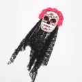 Maschera messicana del Giorno dei Morti con velo di pizzo nero e corona di rose rosse - Rosa