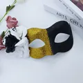 Máscara de Halloween brillante en oro y negro con calaveras y flores decorativas - Máscara Puntiaguda con Purpurina / Negro y Oro