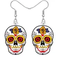 Vue détaillée de boucles d'oreilles tête de mort mexicaine en acrylique pour Halloween. - Style 3