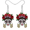 Détail de boucles d'oreilles tête de mort en acrylique avec motifs floraux colorés - Style 9
