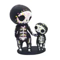 Vista detallada de figuras de esqueleto de padre e hijo en resina pintadas a mano - Esqueleto Padre-Hijo (Calavera de Azúcar 3)
