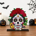 Mexikanische Day of the Dead Holzdekoration mit buntem Zuckerschädel und Rosenkrone - Rosen Zuckerschädel Stil (B)