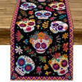 Mexikanischer Tischläufer mit bunten Zuckerschädel-Mustern auf schwarzem Leinenstoff - 33x90cm / Floral Kreuz Schädel (9)