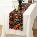 Detalle de coloridos patrones étnicos mexicanos en un camino de mesa de tela de calidad. - 33x183cm / Estampado Mexicano Borde Naranja