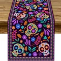 Camino de mesa Día de los Muertos con calaveras de azúcar vibrantes y flores para Halloween - 33x183cm / Morado Calavera Folklore (1)