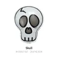 Detailansicht eines weißen Totenkopf-Aluminiumfolienballons für die Dekoration zum Tag der Toten - Jack Skellington