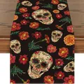 Camino de mesa del Día de los Muertos con calaveras de azúcar y flores tradicionales - 33x183cm / Calavera Negra Floral (3)