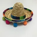 Vista detallada de un mini sombrero mexicano de paja con pompones coloridos y adorno tejido - Estilo de Diadema / Estilo de Paja Natural con Pompones de Colores (42) / Color Paja Natural (42)