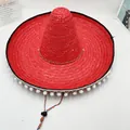 Vista detallada de un sombrero de paja mexicano rojo con pompones blancos y cinta. - L (58-60cm) / Rojo