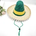 Vista dettagliata di un cappello di paglia messicano con strisce verdi gialle e pompon - L (58-60cm) / Diametro 35cm / Multicolore