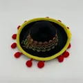 Mini sombrero mexicano decorativo para mascotas con pompones rojos y ala amarilla - Estilo Fieltro Negro Pompon Rojo (Estilo 1) / Estilo de Diadema