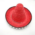 Vista dall'alto di un sombrero messicano di paglia rosso con pompon e cordino colorato - M (56-58cm) / Diametro 35cm / Rosso