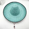 Primer plano cenital de un sombrero mexicano de paja cian con pompones blancos decorativos - L (58-60cm) / Azul cielo