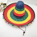 Gros plan d'un sombrero mexicain vibrant en paille avec des détails de pompons colorés - L (58-60cm) / Colorful Straw / Diamètre 50CM