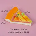 PU gesimuleerde kaas pizza miniatuur voor poppenhuis knutselen, 8cm - Lunchworst Pizza