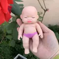 Niedliche und weiche hässliche Babypuppe in Rosa Spielzeug zum Stressabbau für Kinder - Sandpuppen-Figur / 14cm Größe / Weiß
