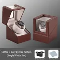 Bobinador de relojes automático en cuero café con dos modos de alimentación total - Estilo de ranura única 1+0 (Cuero liso marrón + Forro de terciopelo gris) / Café