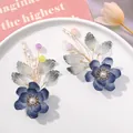 Handgemaakte blauwe bloembedels met kristallen bladeren voor DIY sieraden maken materialen - Marineblauw Pareldesign / 1 Stuk / Marineblauw