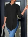 Primer plano de la elegante camisa negra de manga larga con aberturas laterales y dobladillo curvo - S / Tops / Negro