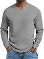 Primer plano de camiseta gris de manga larga para hombre en punto gofrado con cuello V - S / Tops / Gris