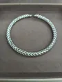 Elegante collana girocollo in maglia intrecciata argento con design aperto minimalista - Choker Aperto Texture Intrecciata (9-Piccolo)