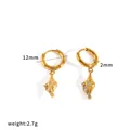 Detailansicht goldener Muschel-Ohrringe mit 12 mm Durchmesser und 2,7 g Gewichtsangabe - Conch (TE60869)