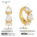 Elegante vergoldete Edelstahl-Ohrringe mit drei klaren Strasssteinen im Birnenschliff-Design. - Wellenförmiger Ohrclip (JDE0103301-4) / Gold
