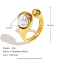 Vue détaillée de la bague en acier doré 18K avec une perle et les dimensions précises. - Bague Ouverte Perle Goutte (R5242)