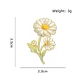 Elegant white daisy enamel brooch with 3.5cm height and 2.3cm width made of alloy - White and Yellow Daisy (CZ3872) / 3.5x2.3cm