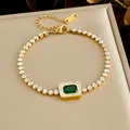 Gedetailleerd overzicht van een vintage vergulde armband met vierkante smaragd zirkoon - Vierkante Groene Strass Stijl (B2215)