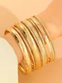 Ensemble de bracelets joncs dorés multicouches pour femmes avec motifs géométriques - Ensemble de Bracelets Joncs Multicouches à Multi-textures / Doré