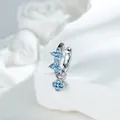 Pendiente de aro con flores azul claro de cuatro pétalos plateado con circonita - Pieza Única / Aguamarina