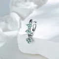Pendientes de aro de plata elegantes con colgantes de flores de circón verde lujo. - Pieza Única / Verde