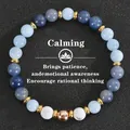 Bracelet en pierre naturelle avec perles bleues, blanches et dorées pour calme absolu - Style Apaisant (Claming)