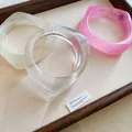 Detailansicht von drei klobigen Harzarmreifen in den Farben Klar, Rosa und Marmorweiß. - 19# (3-teiliges Set)