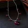 Detaillierte Ansicht der Vintage-Halskette mit durchscheinenden lila Harzperlen. - Halskette / Rosa