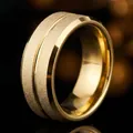 Goldfarbener Herrenring aus Titanstahl mit gebürsteter Oberfläche und polierter Rille - Größe 7 / Gold Matt (35-C-2) / Gold
