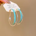 Détail des boucles d'oreilles créoles doubles en émail bleu clair et argent - Créole Double Couche (6274641558966) / Argent Bleu
