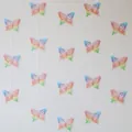 Bunte 3D Schmetterlings Papiergirlande für Partydekoration hängend an der Wandfläche - Laser Silber Mehrfarbig