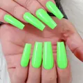 Uñas postizas largas cuadradas verde neón brillante para mujeres manicura de calidad - Cuadrado Mediano / 24 Piezas/Juego / Verde Fluorescente Brillante