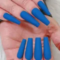 Uñas postizas azul mate largas y cuadradas para mujer con un elegante acabado mate - Cuadrado Mediano / Azul Mate