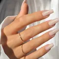Elegantes uñas postizas largas y cuadradas en color nude minimalista - Cuadrado Mediano / Nude Brillante