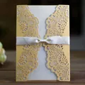 Élégante carte d'invitation de mariage découpée au laser avec un ruban décoratif en satin blanc - Coque ajourée uniquement (Sans nœud/page intérieure/enveloppe) / Or