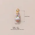 Ciondolo gatto dipinto a mano con vestito a fiori viola e fiore, materiale in rame - Gatto