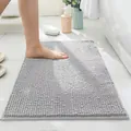 Weiche graue Chenille-Badematte mit einer hochsaugfähigen und rutschfesten Oberfläche - 40x60cm / Hellgrau