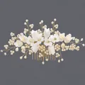 Handgemaakte bruidshaarkam met witte harsbloemen en verfijnde faux parels op gouden draad - Forest style photo versatile hair comb hs-j7448g